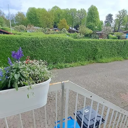 Bungalow, Uneinsehbar, 8 Personen Maximal, 3 Personen Oben, 5 Unten Eschborn Exterior photo