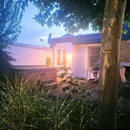 Bungalow, Uneinsehbar, 8 Personen Maximal, 3 Personen Oben, 5 Unten Eschborn Exterior photo