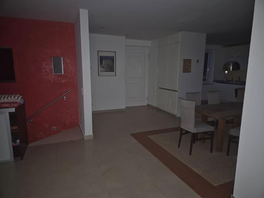 Bungalow, Uneinsehbar, 8 Personen Maximal, 3 Personen Oben, 5 Unten Villa Eschborn