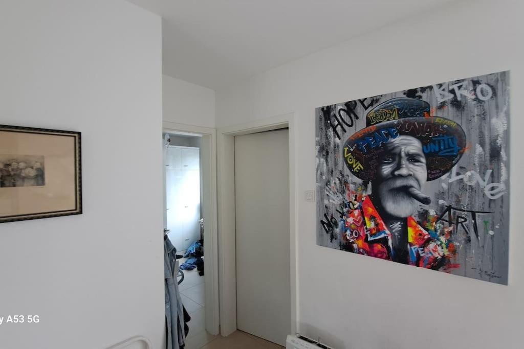 Villa Bungalow, Uneinsehbar, 8 Personen Maximal, 3 Personen Oben, 5 Unten Eschborn