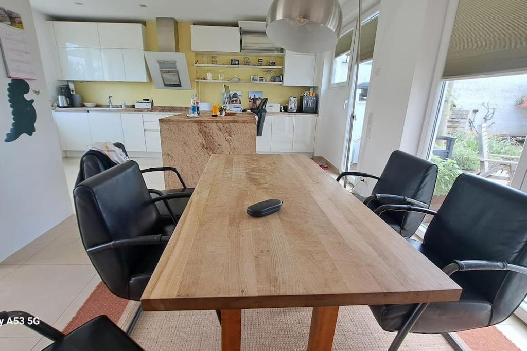 Bungalow, Uneinsehbar, 8 Personen Maximal, 3 Personen Oben, 5 Unten Villa Eschborn